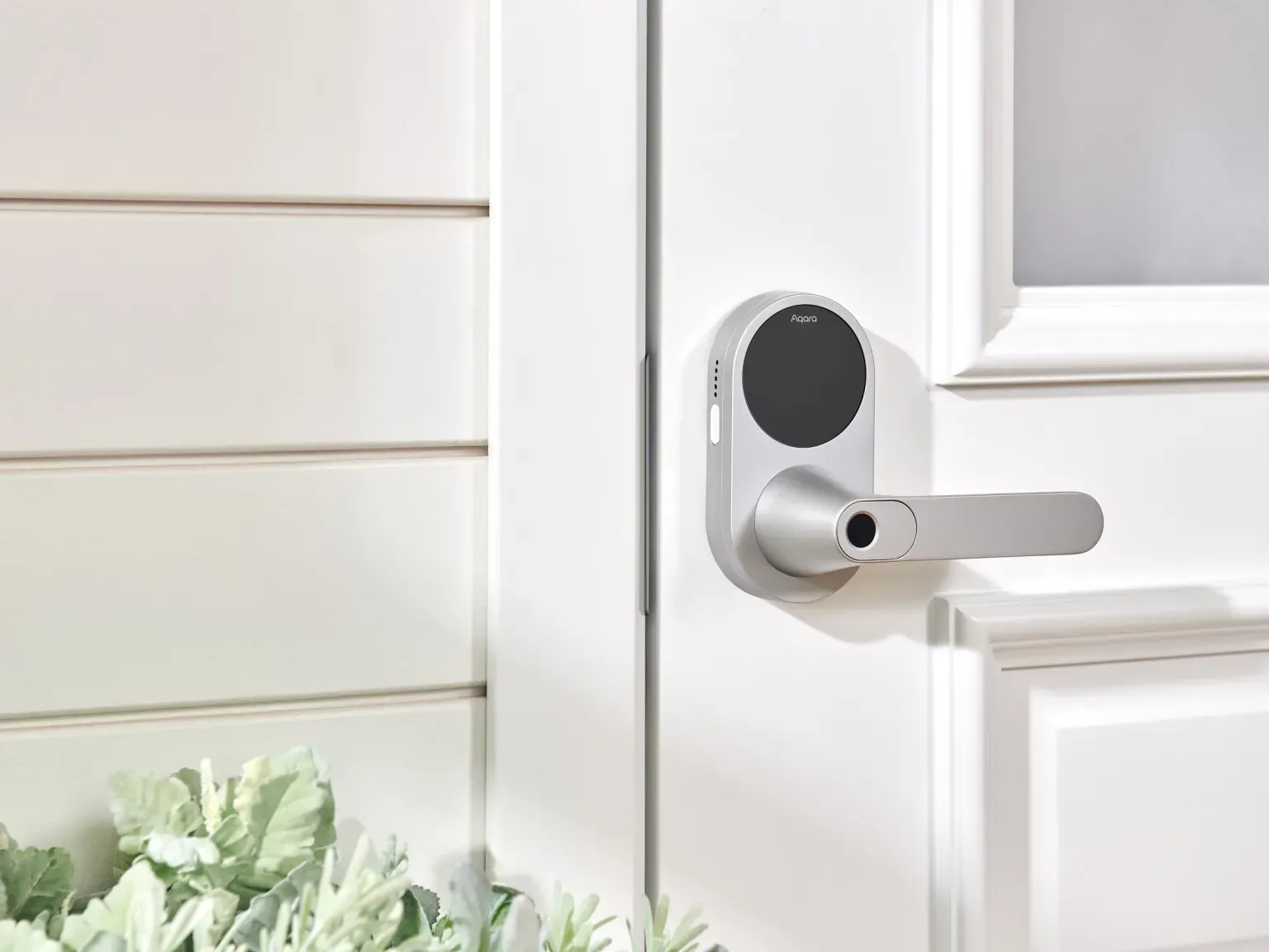 Aqara-Smart-Lock-U300-installed-on-front-door