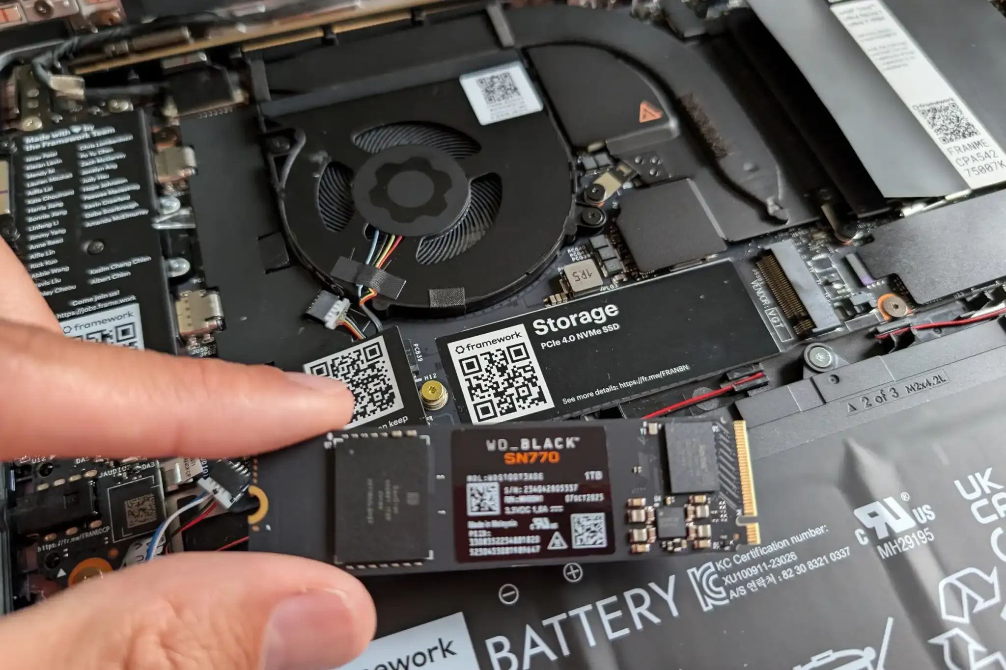 Framework-Laptop-13-installing-SSD