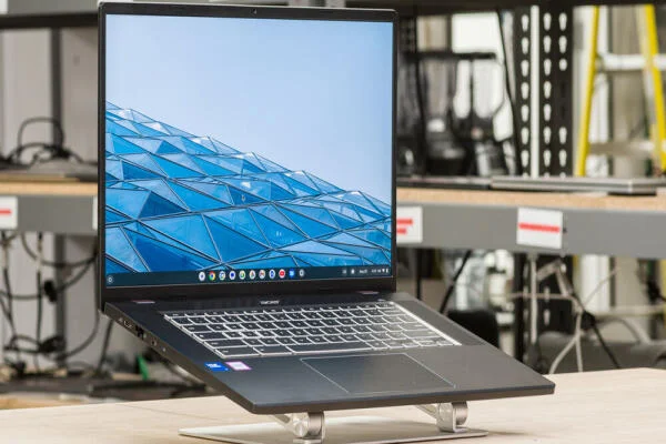 Đánh giá Acer Chromebook Plus 516: Laptop màn hình lớn, pin tốt