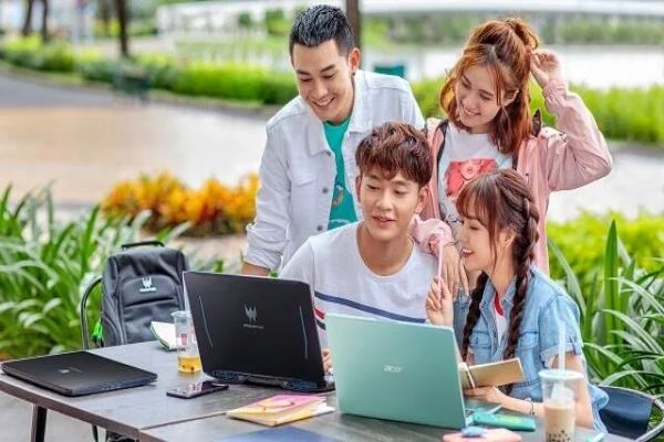 Laptop tốt nhất cho sinh viên 2025: Lựa chọn nào phù hợp?