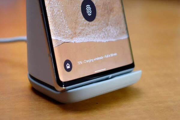 Google Pixel 10 Gặp Lỗi Sạc Không Dây: Sạc Chậm Và Tự Ngắt