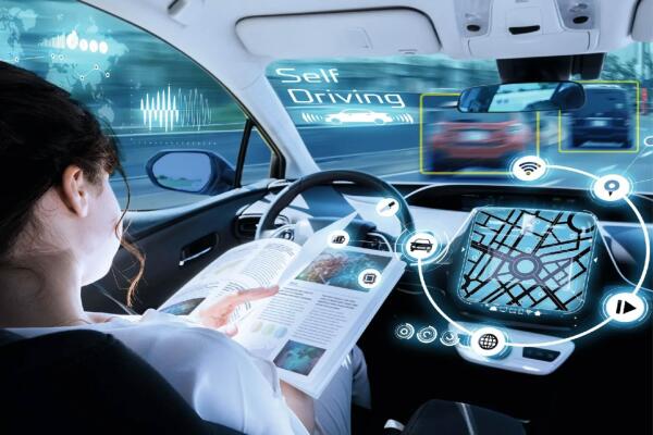 Ảnh hưởng của yếu tố an toàn và giám sát con người trong xe robotaxi — bài học từ Tesla