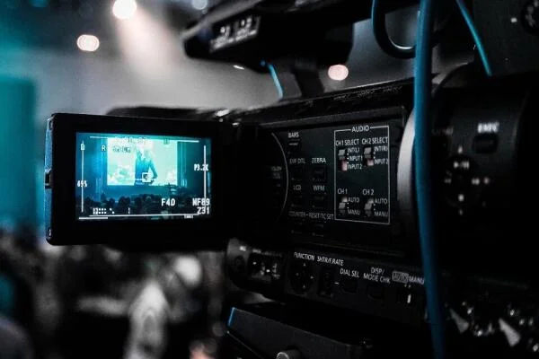 Quay video slow-motion: Mini 5 Pro (4K/120fps) vs Mini 4K — sự khác biệt trong thực tế