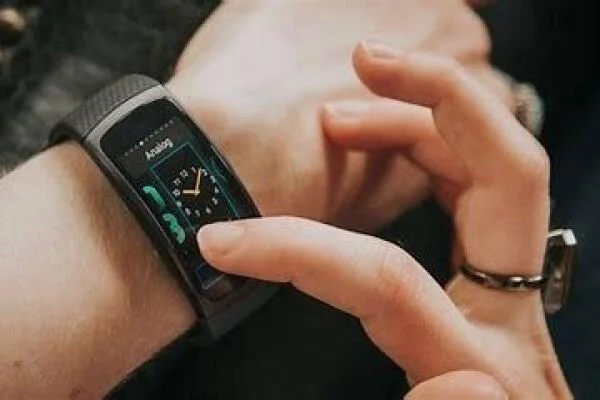 Neural Band – vòng đeo tay thông minh: kiểm soát kính AR bằng cử chỉ có thực sự tiện dụng?