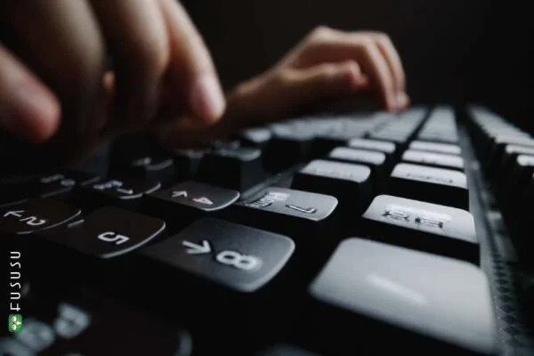 5 lỗi thường gặp khi gõ với bàn phím ergonomic — và cách sửa