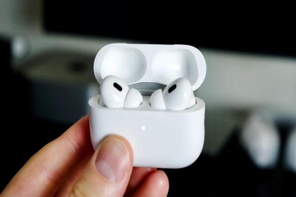 Tai nghe không dây Apple AirPods Pro 2 đang giảm giá 95 USD