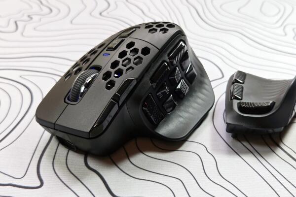 Tôi đã từ bỏ Razer Naga $180 để dùng chuột $40 này — và tôi mê nó mất rồi