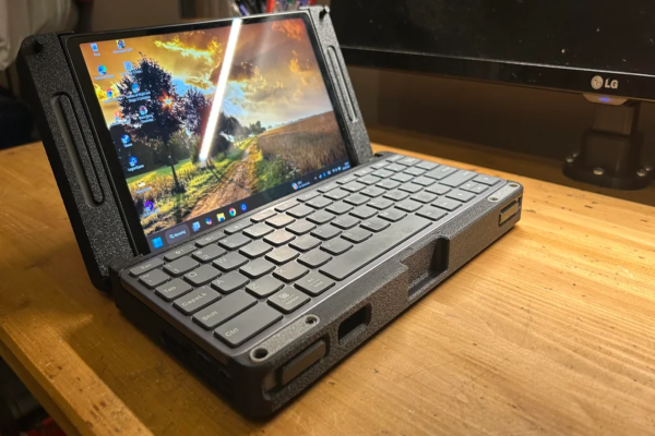 Modder biến Legion Go thành một chiếc laptop mini cồng kềnh