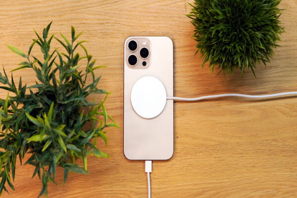 Apple MagSafe Charger — sạc nhanh cho iPhone 17 + giảm 30% ngay hôm nay