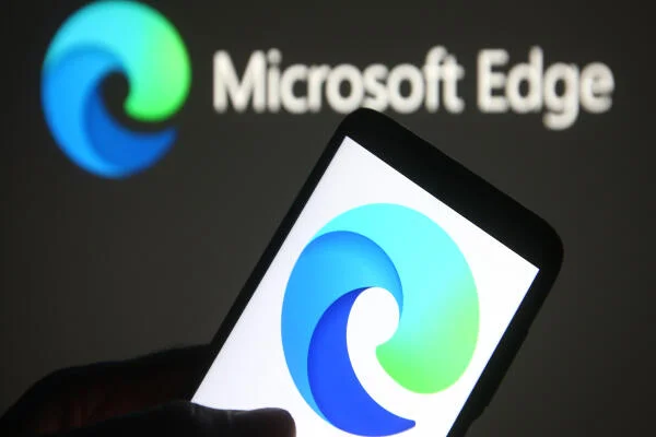 Microsoft thử mẹo mới để ngăn người dùng Edge tải Chrome