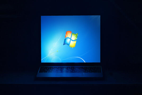 Windows 7 bất ngờ tăng thị phần gấp ba lần — nguyên nhân thật sự là gì?