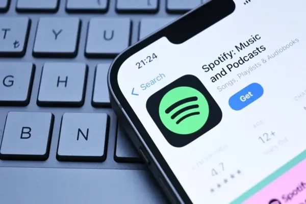 Spotify vừa có một bản nâng cấp thú vị giúp bạn hiểu rõ hơn về câu chuyện đằng sau các bài hát – nhưng có vẻ như YouTube Music đang loại bỏ một tính năng quan trọng khỏi tài khoản miễn phí.