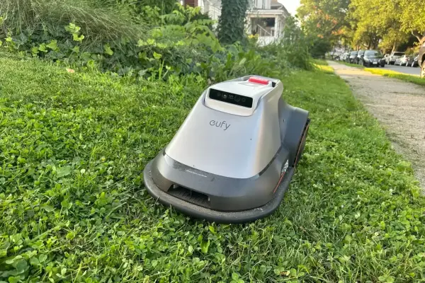 Đánh giá Eufy Lawnbot E18: Một máy cắt robot lý tưởng cho các sân nhỏ hơn