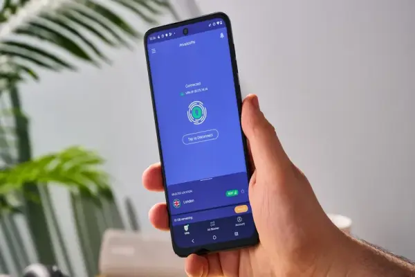 Chế độ PhantomMode của PrivadoVPN đã có mặt trên iOS để ngăn chặn các ứng dụng theo dõi bạn — đây là tất cả những gì bạn cần biết và cách thiết lập nó.