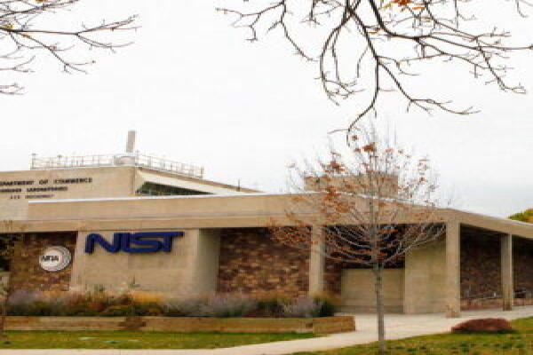 Có vẻ như các phòng thí nghiệm nghiên cứu lớn của chính phủ đang loại bỏ các nhà khoa học nước ngoài.