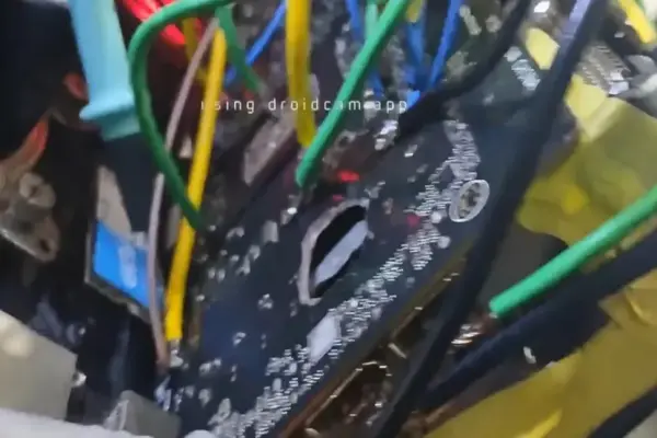 Chiếc card đồ họa phá kỷ lục đã bị hỏng, cho đến khi YouTuber này sửa chữa chiếc Nvidia RTX 5070 Ti — rồi sử dụng nó để thống trị bài kiểm tra hiệu năng GPU 8K này.