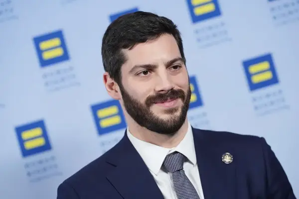 Các công ty AI đang chi hàng triệu USD để ngăn cản chiến dịch tranh cử Quốc hội của một cựu giám đốc công nghệ