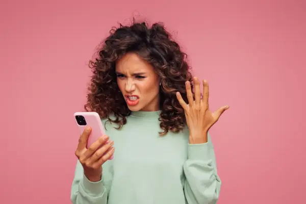 Mô hình GPT-5.3 Instant mới của ChatGPT sẽ ngừng bảo bạn “bình tĩnh lại”