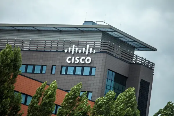 Cisco cho biết tin tặc đã lợi dụng một lỗ hổng nghiêm trọng để xâm nhập vào mạng lưới của các khách hàng lớn kể từ năm 2023.