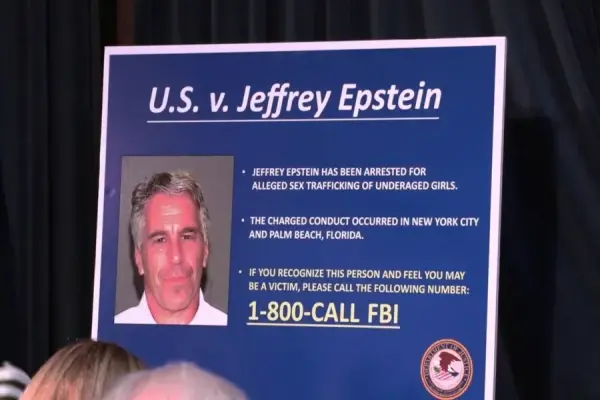 Theo một báo cáo, tin tặc đã đột nhập vào FBI và đánh cắp các tệp tin của Epstein.