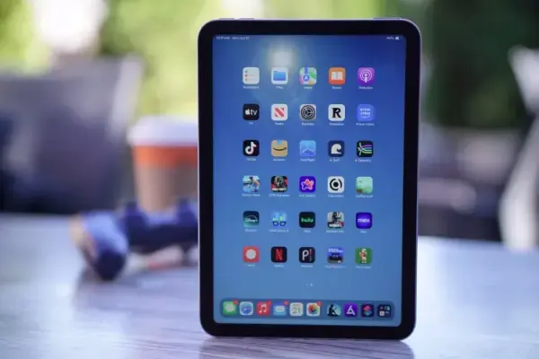 Tin đồn iPhone Fold: Đa nhiệm giống iPad, nhưng không có ứng dụng iPad và không có Face ID