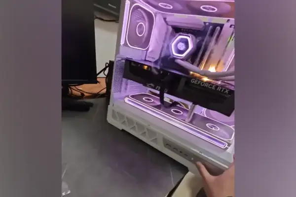 Xem RTX 5090 bốc cháy