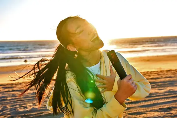 Diễn giả bên mới của JBL đi kèm với mic karaoke giúp bạn đạt được những nốt cao đó