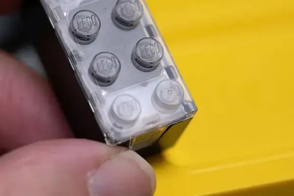Bạn không thể thay thế pin trong Gạch thông minh Lego — và nhiều cảm biến của nó chưa hoạt động