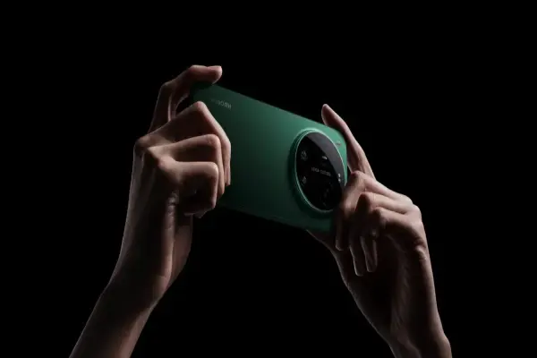 Xiaomi ra mắt điện thoại thông minh 17 Ultra, một phiên bản nhái của AirTag và một cục sạc dự phòng siêu mỏng.