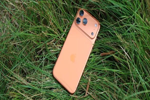 Đánh giá iPhone 17 Pro Max: Chiếc iPhone tốt nhất từ trước đến nay, nổi bật với màu Cosmic Orange