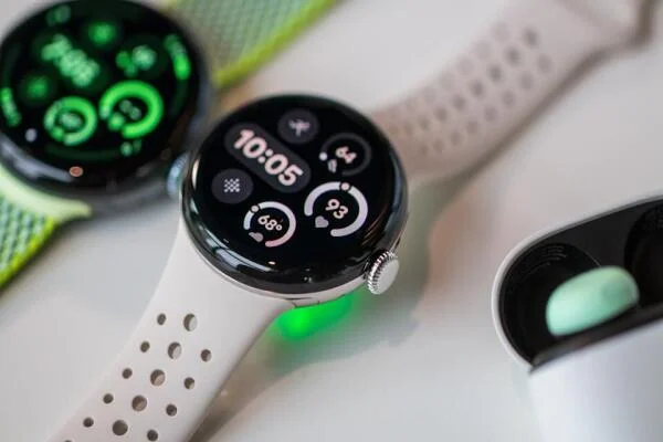 So sánh Pixel Watch 4 với các đối thủ trên thị trường