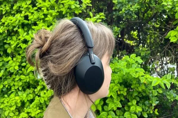 So sánh Sony WH-1000XM6 với các đối thủ: Bose QuietComfort Ultra và Bowers & Wilkins Px7 S3