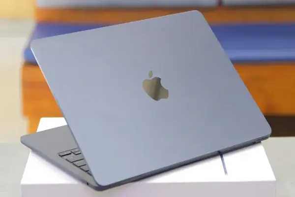 Ultrabook vs MacBook Air: chọn cái nào?