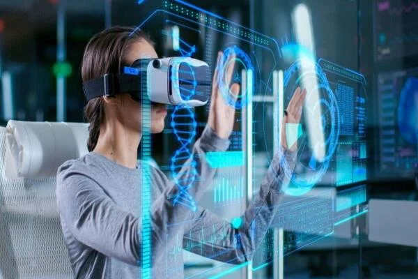 Ai sẽ hưởng lợi nhiều nhất từ AR/VR? So sánh hiệu ứng đối với người cô đơn, người hướng nội, người cao tuổi.