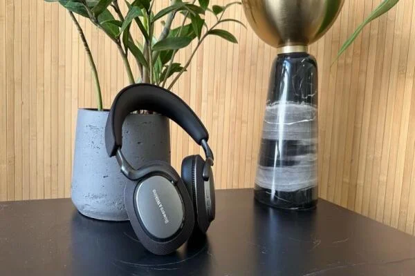 So sánh Bowers & Wilkins PX7 S3 với các đối thủ: Sony WH-1000XM6 và Bose QuietComfort Ultra