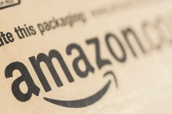 Amazon bị chỉ trích vì định hiển thị chi phí thuế nhập khẩu bên cạnh giá sản phẩm – Nhà Trắng gọi đây là hành động “thù địch và mang tính chính trị”