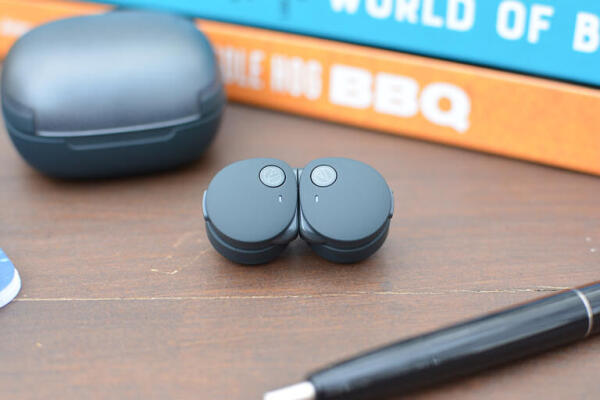 Đánh Giá Audio-Technica ATH-CKS50TW2: Âm Thanh Mạnh Mẽ, Pin Trâu Trong Tầm Giá $150