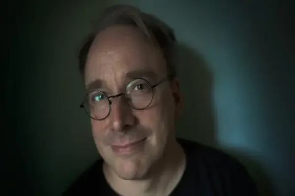 Linus Torvalds vẫn sử dụng card đồ họa AMD RX 580 từ năm 2017 và chuyển sang laptop Intel thay vì Apple Silicon