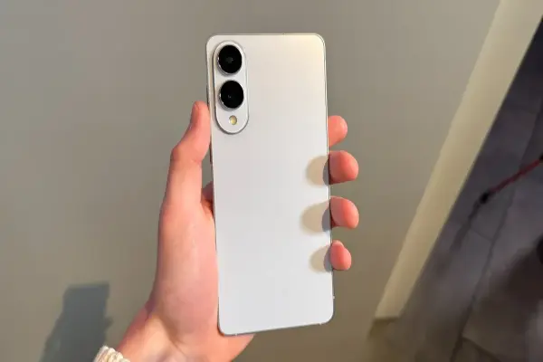 Samsung Galaxy S26 Edge Lỡ Hẹn Với Công Nghệ Pin Mới: Vẫn Dùng Lithium-Ion Truyền Thống