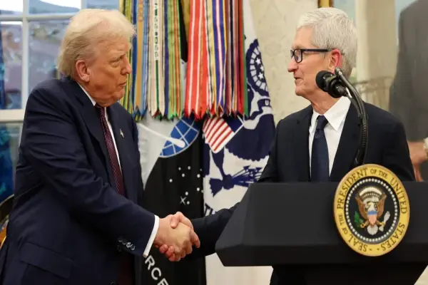 Trump cảnh báo về thuế quan đối với linh kiện bán dẫn