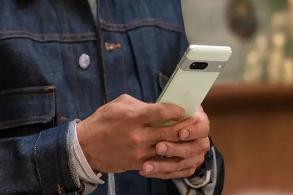 Google Pixel 7 Lộ Lỗi Pin Quá Nóng Và Phồng: Người Dùng Nên Làm Gì?
