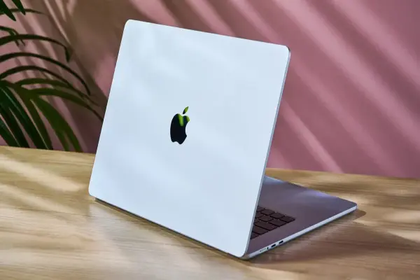 MacBook Air 15-inch (M4): laptop 15-inch tốt nhất đã được cải thiện