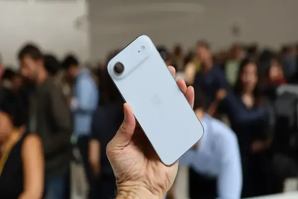Thử Nghiệm iPhone Air: Áp Lực Kinh Hoàng, Sức Mạnh Vượt Trội