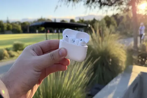 Đánh Giá AirPods Pro 3: 3 Nâng Cấp Lớn Khiến Người Dùng Mê Mẩn