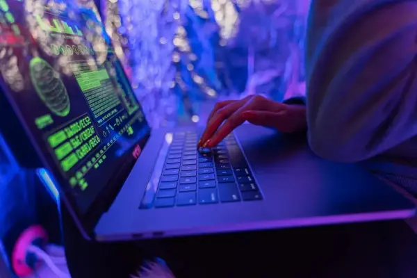 PromptLocker: AI tự tạo mã độc mã hóa – nghiên cứu của NYU