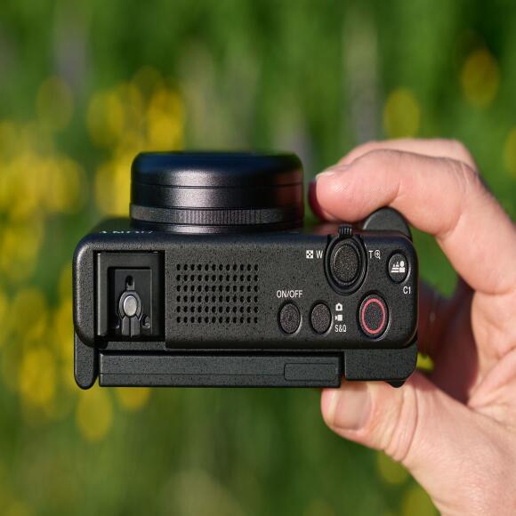 dang-gia-sony-zv-1-ii-2