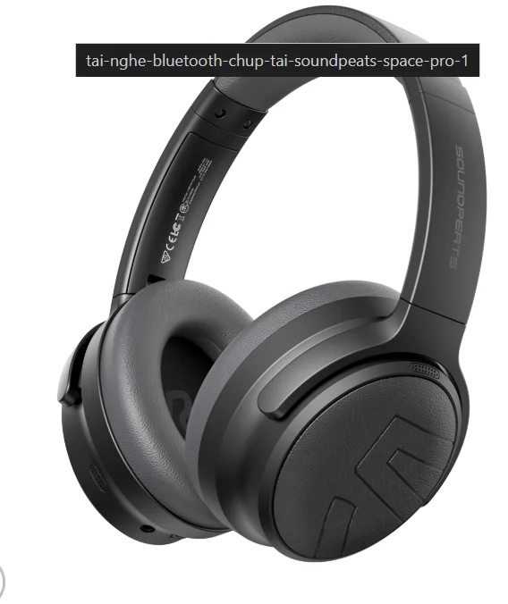 Tai nghe SoundPEATS Space Pro có thiết kế chụp tai hiện đại, với hai bên chụp tai lớn hình tròn, ôm trọn vành tai, được bọc lớp đệm dày bằng da mềm mại, tạo cảm giác êm ái khi đeo lâu. Phần khung nối giữa hai bên tai nghe là một vòng kim loại bọc nhựa, có thể điều chỉnh độ dài linh hoạt để vừa với nhiều kích cỡ đầu. Bề mặt bên ngoài chụp tai có thiết kế phẳng, hơi bóng, mang vẻ sang trọng và tối giản. Tổng thể tai nghe toát lên phong cách mạnh mẽ nhưng vẫn tinh tế, phù hợp cả khi sử dụng trong môi trường làm việc lẫn giải trí cá nhân.