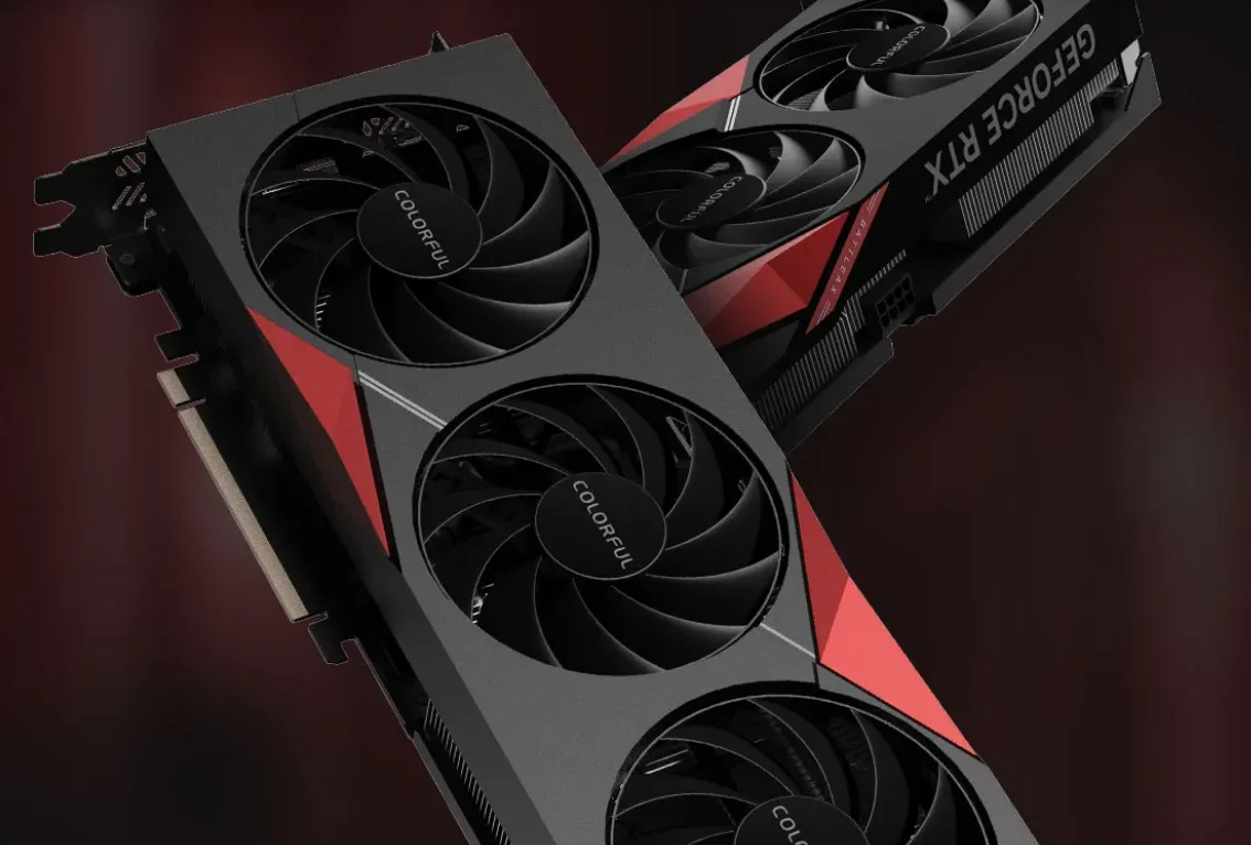 Card màn hình COLORFUL RTX 4060 NB EX 8GB-V có thiết kế đậm chất gaming với tông màu đen chủ đạo kết hợp các chi tiết đỏ nổi bật. Mặt trước gồm hai quạt tản nhiệt lớn, viền quạt có các góc vát mạnh tạo cảm giác cứng cáp. Trung tâm mỗi quạt có logo NB EX sắc nét. Thân card có đường nét góc cạnh, khỏe khoắn, mang phong cách thể thao. Mặt sau được che phủ bởi một tấm kim loại phẳng giúp tăng độ bền và hỗ trợ tản nhiệt. Tổng thể card có kích thước vừa phải, phù hợp với thùng máy phổ thông.