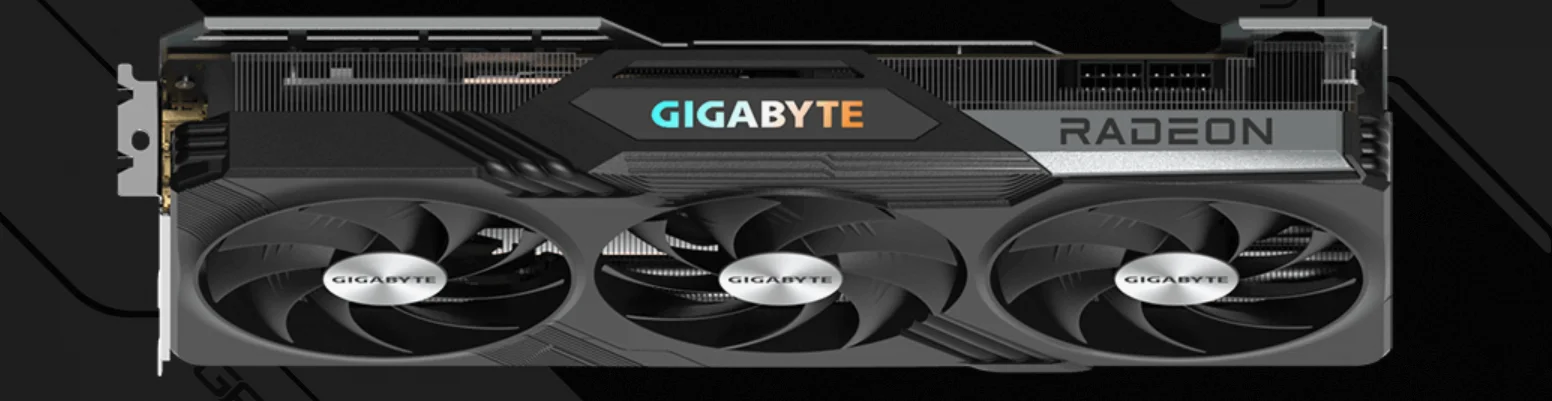 Card đồ họa Gigabyte Radeon RX 7900 XTX Gaming OC 24GB có thiết kế hầm hố, với ba quạt làm mát lớn màu đen, viền kim loại chắc chắn và các đường nét góc cạnh sắc sảo tạo vẻ mạnh mẽ. Thân card kết hợp giữa kim loại và nhựa, bề mặt nhám giúp chống bám vân tay. Mặt sau là tấm kim loại cứng cáp, hỗ trợ tản nhiệt thụ động. Tổng thể card có kích thước lớn, hình chữ nhật dài, mang phong cách hiện đại và chuyên nghiệp, phù hợp cho các dàn máy hiệu suất cao.