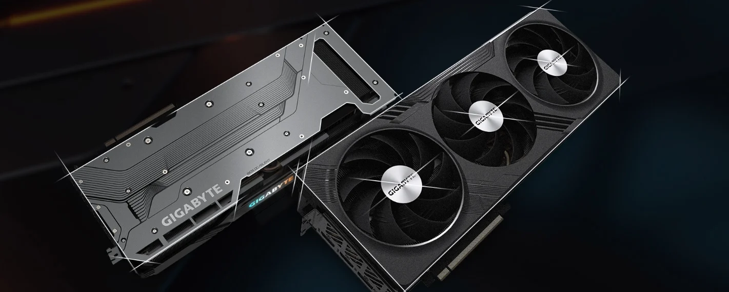 Card đồ họa Gigabyte Radeon RX 7900 XTX Gaming OC 24GB có thiết kế hầm hố, với ba quạt làm mát lớn màu đen, viền kim loại chắc chắn và các đường nét góc cạnh sắc sảo tạo vẻ mạnh mẽ. Thân card kết hợp giữa kim loại và nhựa, bề mặt nhám giúp chống bám vân tay. Mặt sau là tấm kim loại cứng cáp, hỗ trợ tản nhiệt thụ động. Tổng thể card có kích thước lớn, hình chữ nhật dài, mang phong cách hiện đại và chuyên nghiệp, phù hợp cho các dàn máy hiệu suất cao.